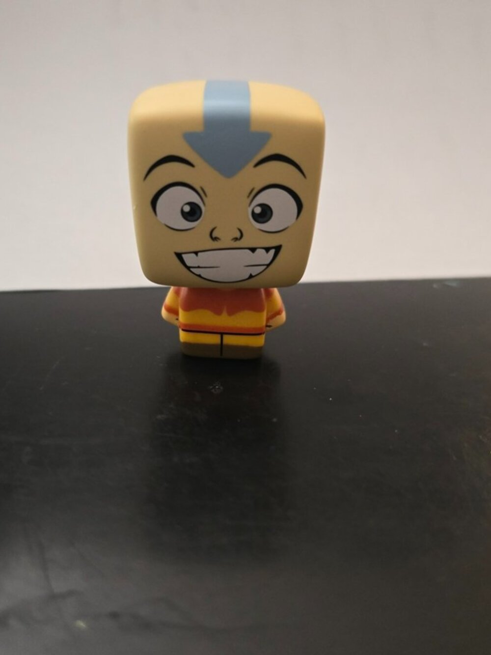 Avatar: The Last Airbender Element Symbols Bifold Wallet + Aang Figure - Picture 4 of 4
